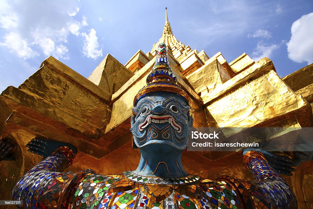Estátua gigante no the Grand Palace - Foto de stock de Arquitetura royalty-free