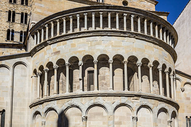 abside di una chiesa medievale ad arezzo, toscana, italia - arezzo foto e immagini stock