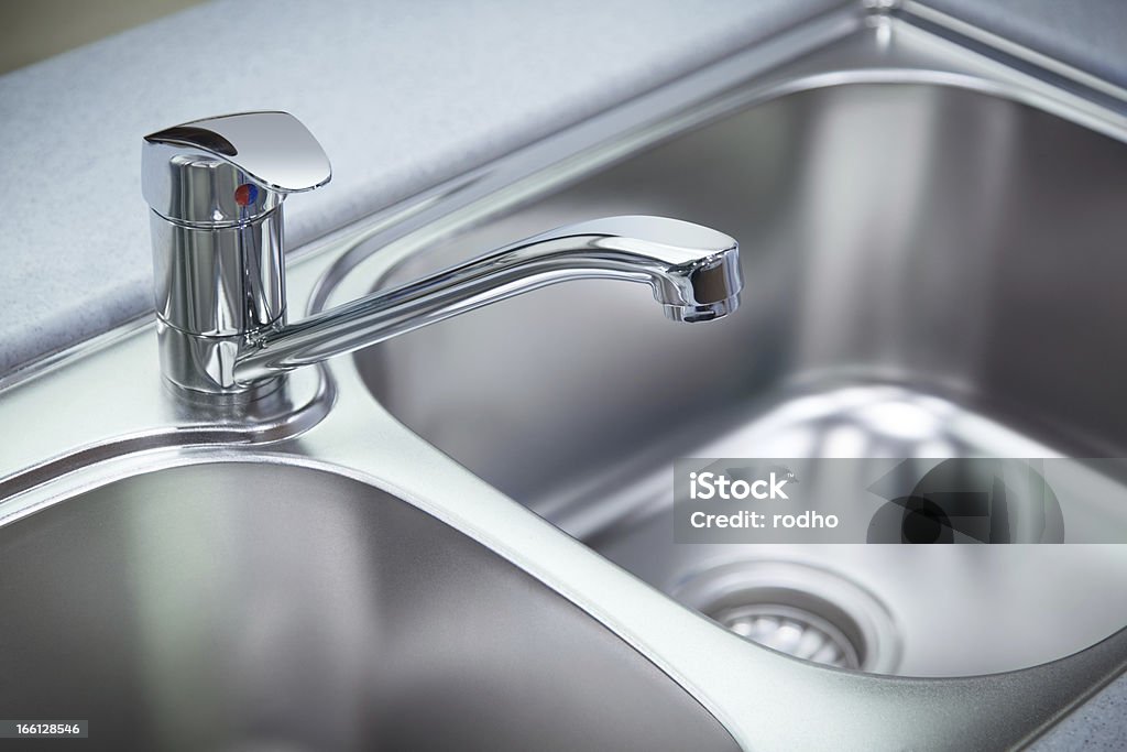 Pulire chrome Tocca e lavabo - Foto stock royalty-free di Lavandino