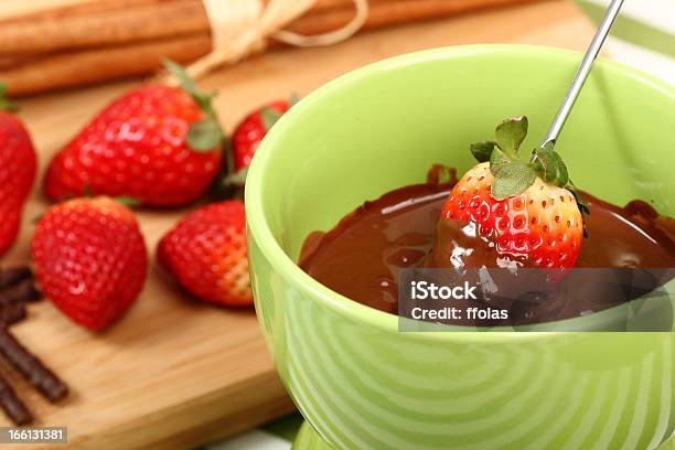 Morango Fondue De Chocolate - Fotografias de stock e mais imagens de Canela - Canela, Chocolate, Coberto de Chocolate