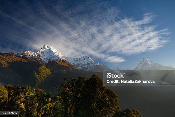 Trekking No Nepal - Fotografias de stock e mais imagens de Amanhecer - Amanhecer, Ao Ar Livre, Aventura