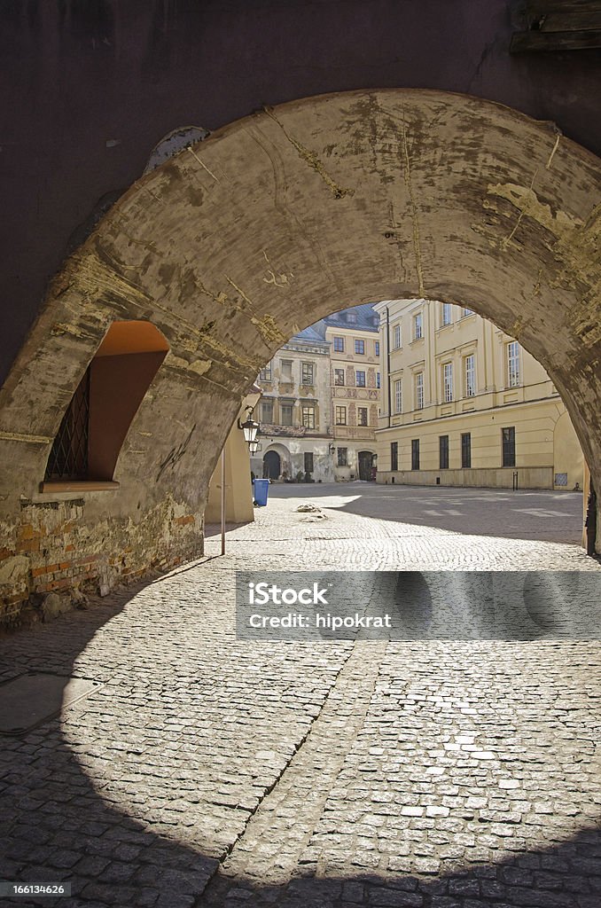 Lublin, Polonia-Vista panorámica de la plaza del mercado de old street - Foto de stock de Adoquinado libre de derechos