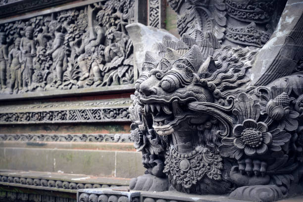 sculpture de démon à pura dalem ubud - stone statue animal imitation asia photos et images de collection