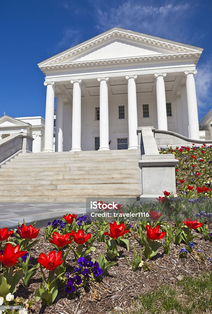 Virginia State Capitol Building, Richmond, VA durante la primavera - Foto stock royalty-free di Composizione verticale