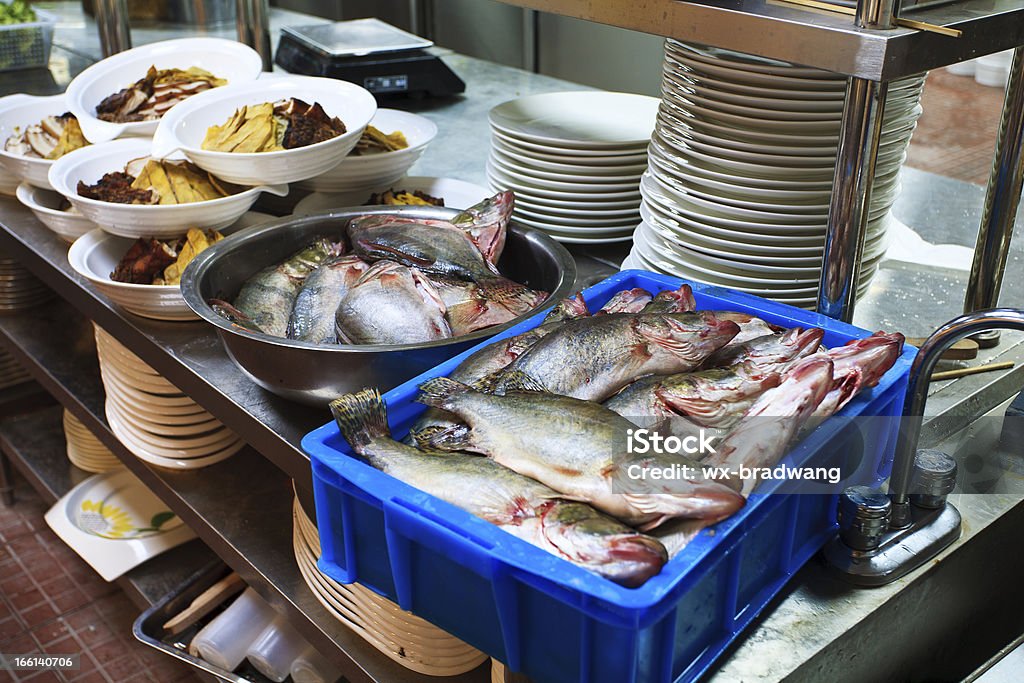 Restaurante de cocina - Foto de stock de Cocina comercial libre de derechos