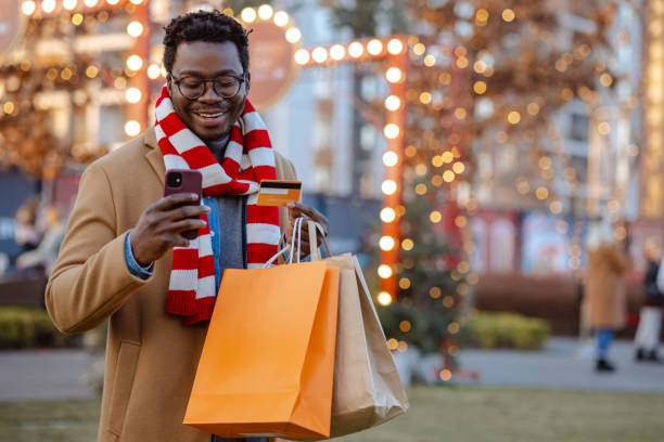 istock Spening money during Christmas 1661412128