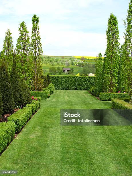 Schönen Garten Im Frühling Stockfoto und mehr Bilder von Hausgarten - Hausgarten, Buchsbaum, Gartengestaltung