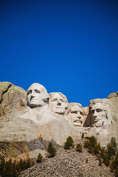 mont rushmore monument dans le dakota du sud - mt rushmore national monument south dakota president day photos et images de collection