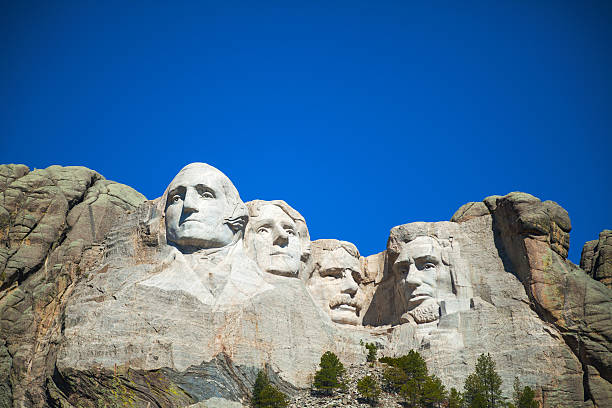 mont rushmore monument dans le dakota du sud - mt rushmore national monument south dakota president day photos et images de collection