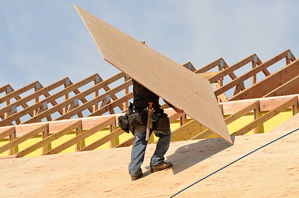 Roof Sheet Construction crew working on the roof sheeting of a new, two story, commercial appartment building in Oregon plywood stock pictures, royalty-free photos & images