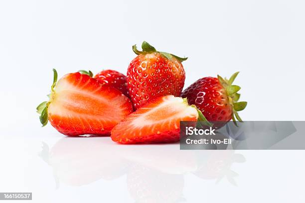 Fragole - Fotografie stock e altre immagini di Cibi e bevande - Cibi e bevande, Cibo, Close-up