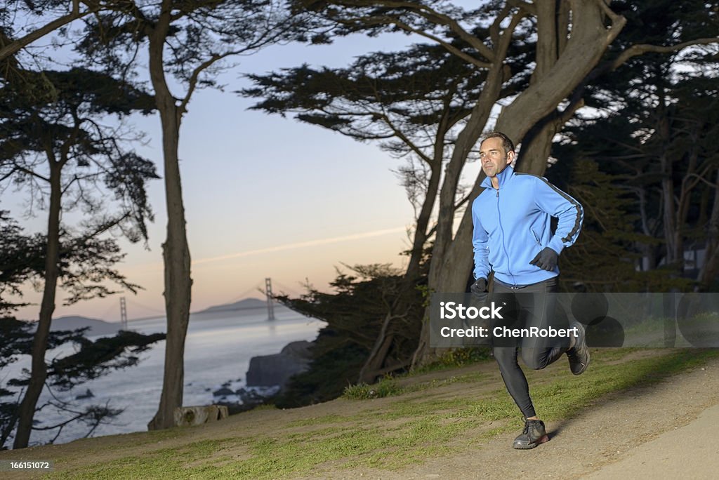 Corredor en el parque Golden Gate - Foto de stock de 40-49 años libre de derechos