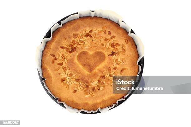 Torta Con Un Cuore E Pinoli - Fotografie stock e altre immagini di Pinolo - Pinolo, Torta al forno, Alimentazione non salutare
