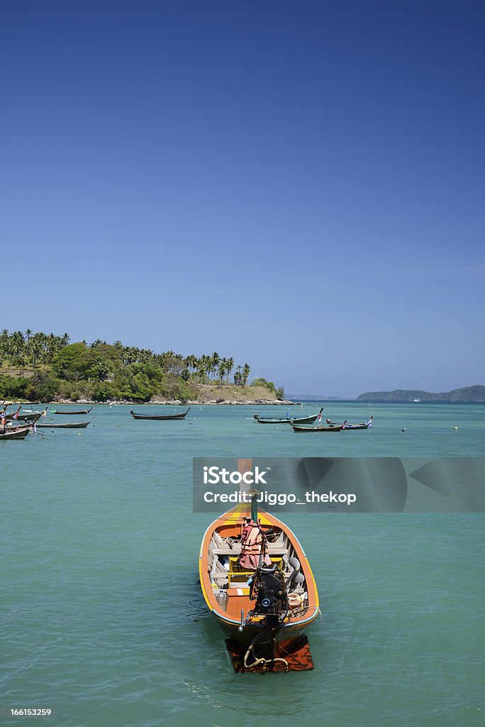 Tradicional cauda comprida pescador barco tailandês - Royalty-free Amarelo Foto de stock