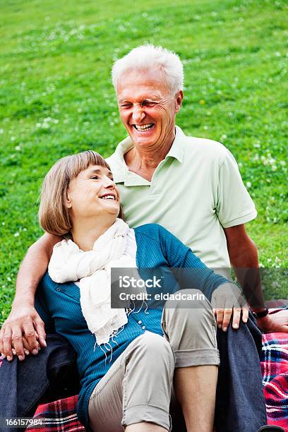 Нежный Пожилая Пара Счастливый Момент — стоковые фотографии и другие картинки 60-69 лет - 60-69 лет, 65-69 лет, 70-79 лет