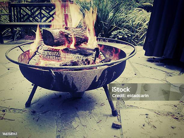 Bruciare Di Legno - Fotografie stock e altre immagini di Ambientazione esterna - Ambientazione esterna, Beige, Bruciare