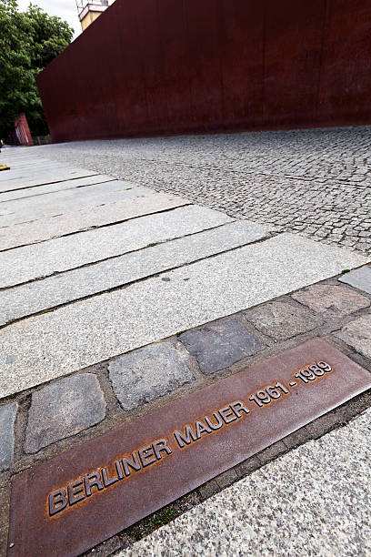 istock Berlin Wall Berliner Mauer 1961 - 1989 166159054