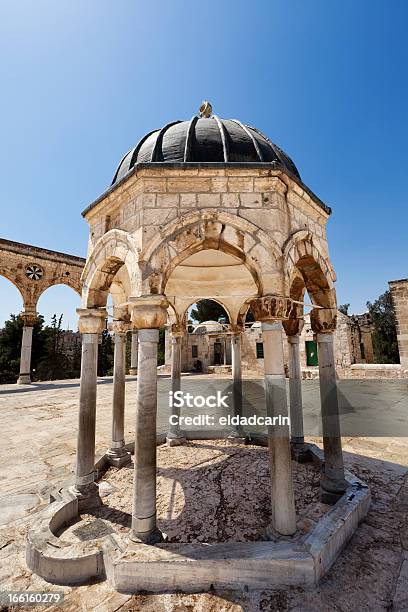 Domo Da Rocha Quintal Estrutura - Fotografias de stock e mais imagens de Alcorão - Alcorão, Antigo, Arcaico