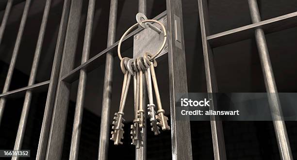 Cela De Prisão Com Porta Aberta E Cacho De Teclas - Fotografias de stock e mais imagens de Prisão - Prisão, Cela de Prisão, Chave