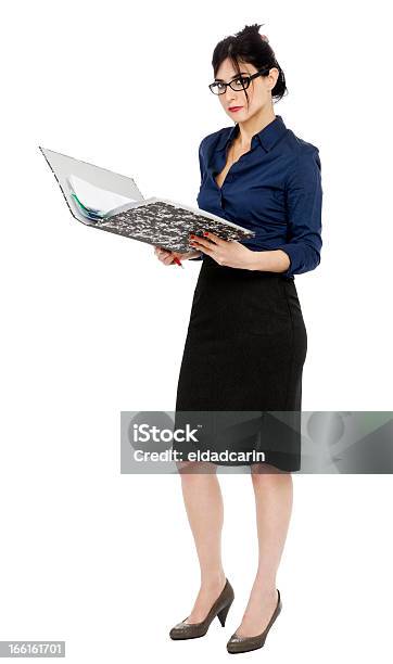 Documento De Leitura De Mulher De Negócios - Fotografias de stock e mais imagens de Dossier - Dossier, Ficheiro, Figura para recortar