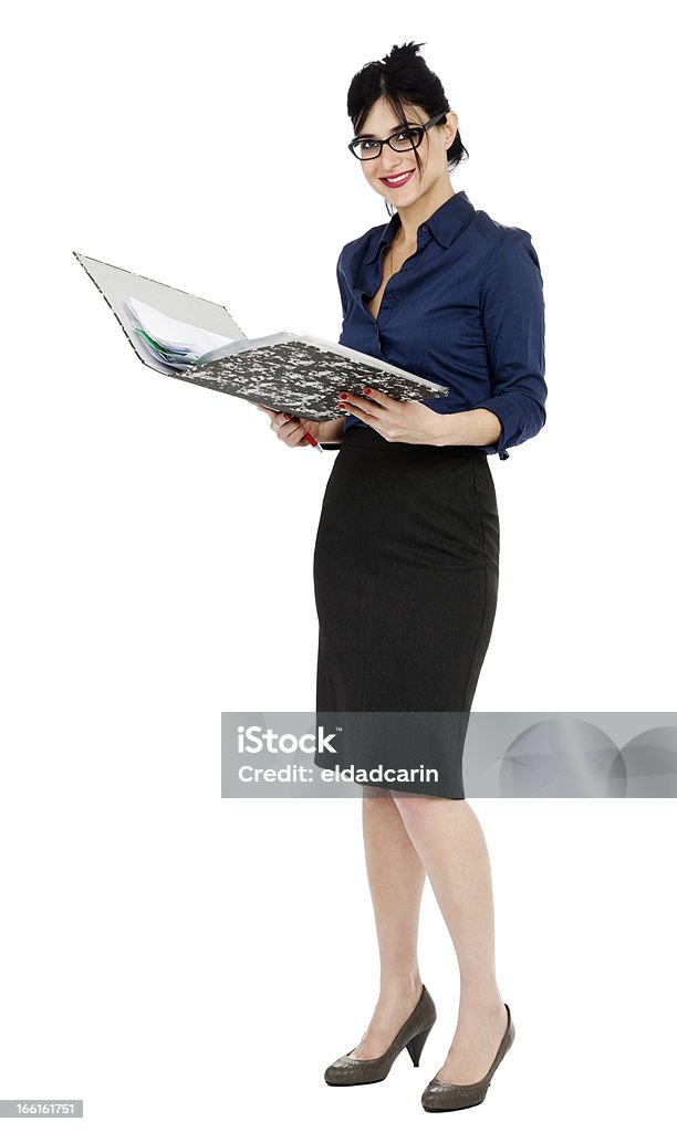 Biznes kobieta czytanie dokumentu - Zbiór zdjęć royalty-free (30-34 lata)