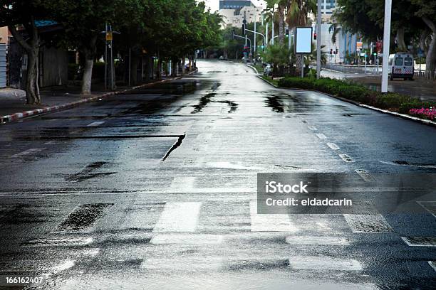 Foto de Inverno Rua Vazia Wet e mais fotos de stock de Alagado - Molhado - Alagado - Molhado, Carro, Cidade