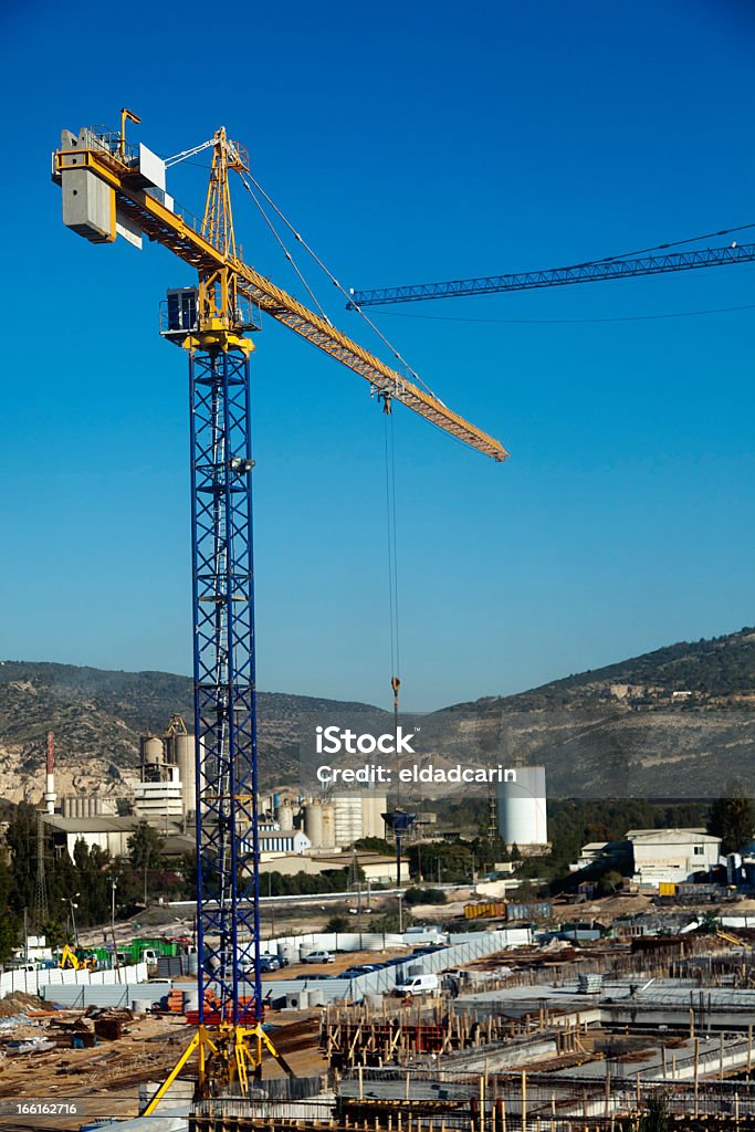 Chantier de Construction entre Hills - Photo de Affaires libre de droits