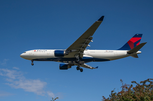 Delta Air Lines Airbus A330-223 approaches London Heathrow Airport in beautiful sunny weather.