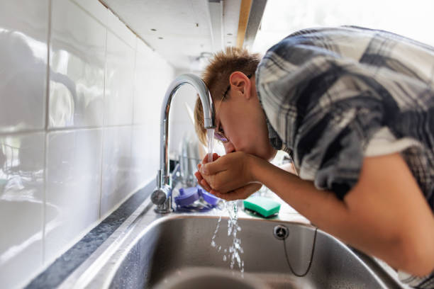 istock Teenage boy drinking tap water 1661714734