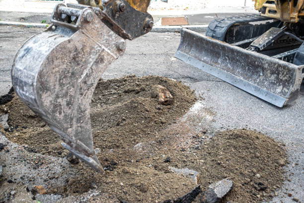 istock Close up image of excavator in operation digging in ground 1661799306