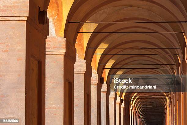 San Luca Arcade In Bologna Italy Stockfoto und mehr Bilder von Abstrakt - Abstrakt, Architektonische Säule, Architektur