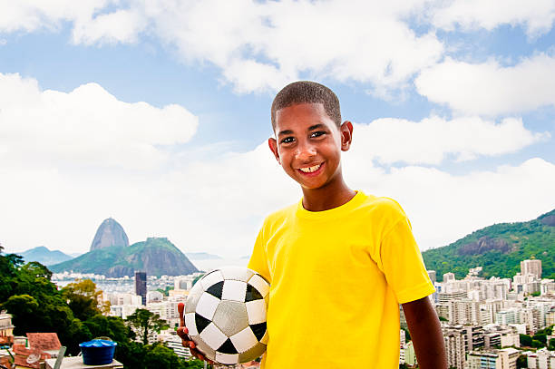 crianças de futebol brasileiro - dream time - fotografias e filmes do acervo
