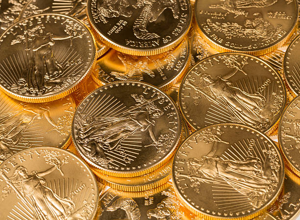 kolekcja jedną uncję złote monety - wobbly zdjęcia i obrazy z banku zdjęć