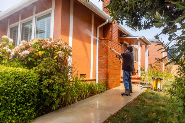 istock Power Washing Home 1661874905
