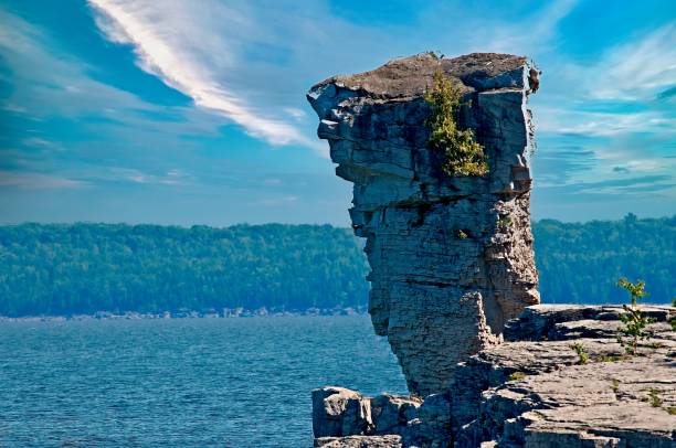 istock Flowerpot Rock Formation  in Georgian Bay 1661899624
