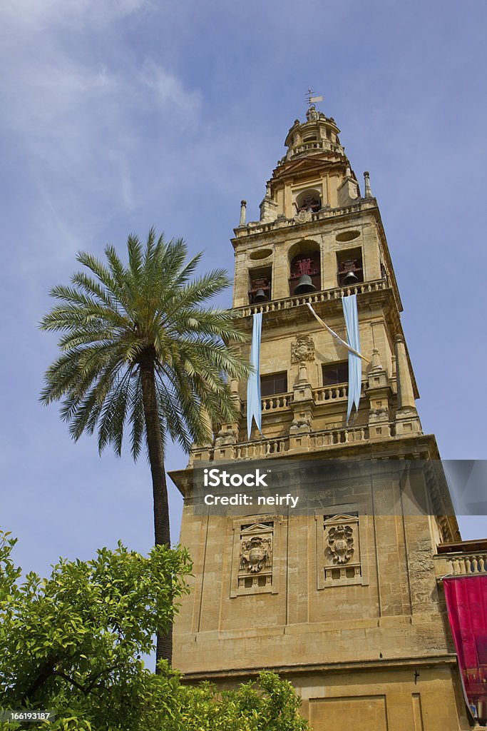 Torre do sino da Catedral de Córdoba, Espanha - Foto de stock de Alto - Descrição Geral royalty-free