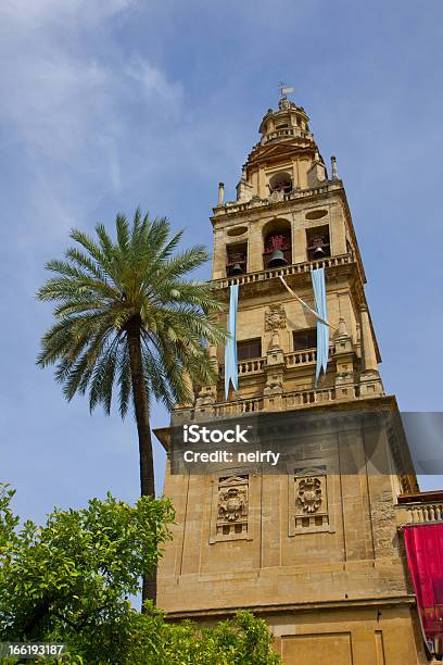 Foto de Torre Do Sino Da Catedral De Córdoba Espanha e mais fotos de stock de Alto - Descrição Geral - Alto - Descrição Geral, Andaluzia, Antigo