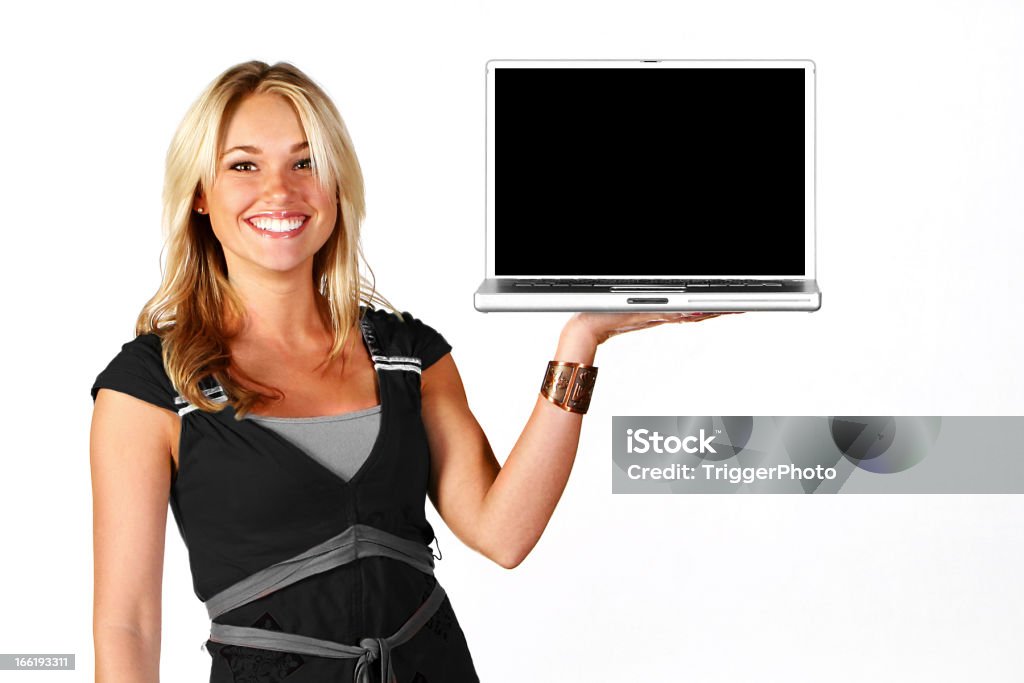 Bella bionda ragazza felice nero Laptop tecnologia - Foto stock royalty-free di Abbigliamento casual