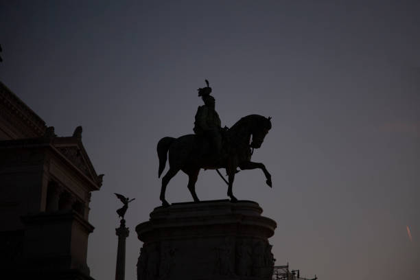 istock Sculptures on Altare della Patria - silhouette 1661936268