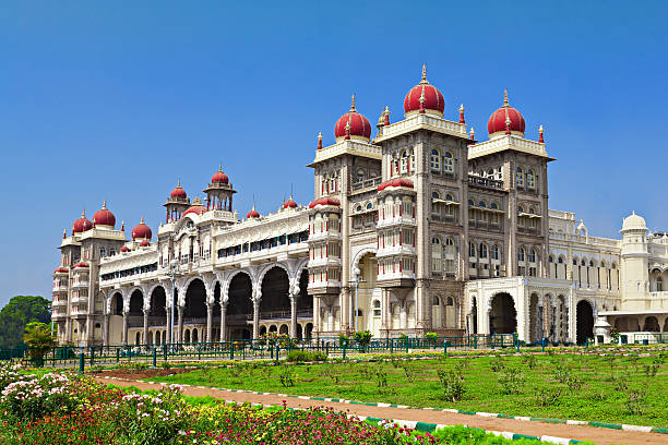 palacio del maharajá - mysore fotografías e imágenes de stock
