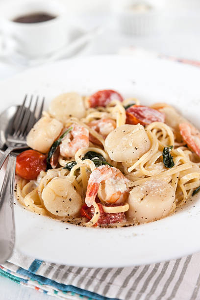 istock Pasta with Scallops, Shrimps, and Spinach 166194066