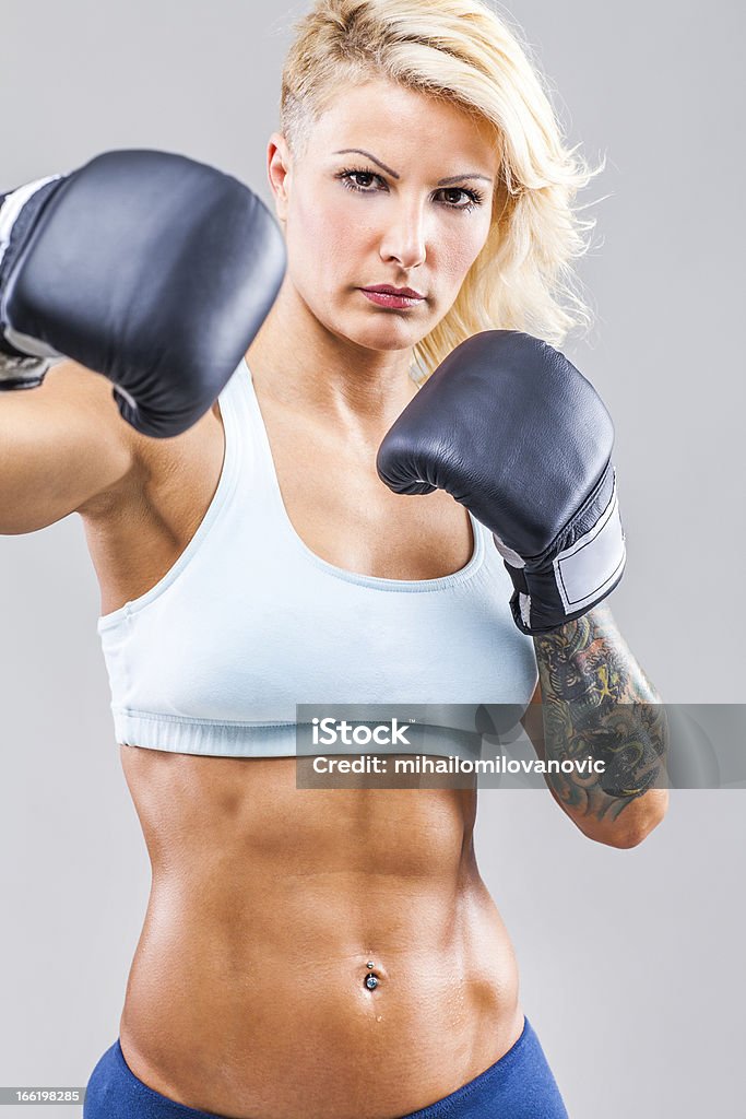 Mujer de gimnasio de boxeo - Foto de stock de Actividad física libre de derechos