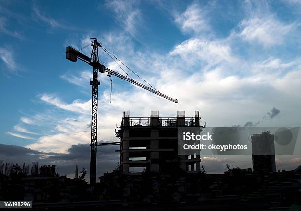 Photo libre de droit de Grues Et Construction À Istanbul banque d'images et plus d'images libres de droit de Chantier de construction - Chantier de construction, Monument, Affaires