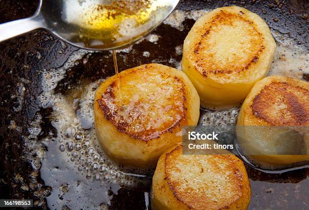 Foto de Fondant De Batata E Molho De Panela De Fritada e mais fotos de stock de Manteiga - Manteiga, Molhar a Carne que Está Sendo Assada, Almoço