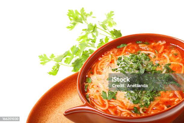 Photo libre de droit de Soupe À La Tomate Persil Isolé Sur Fond Blanc banque d'images et plus d'images libres de droit de Aliment - Aliment, Aliments et boissons, Assiette