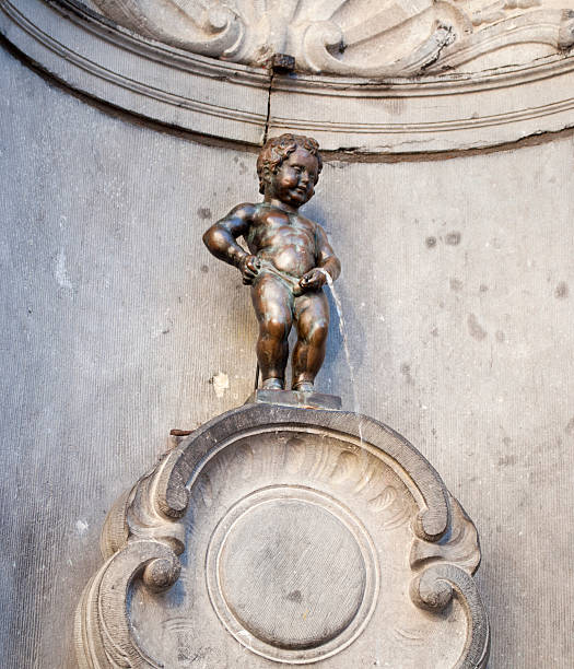Manneken Piss in Bruxelles (Belgium) Manneken Pis is a famous Brussels landmark. It is a small bronze fountain sculpture depicting a naked little boy urinating into the fountain's basin manneken pis statue in brussels belgium stock pictures, royalty-free photos & images