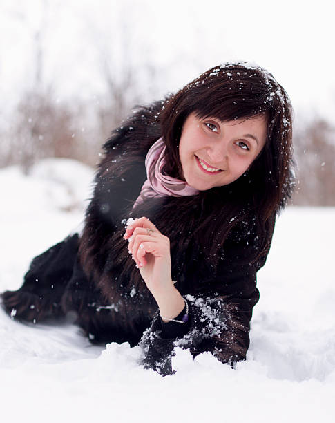 女の子に体の雪 - young women one young woman only smiling cheerful ストックフォトと画像