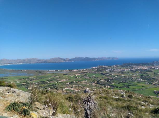 istock Landscape scenery horizon sea and mountain Majorca 1662108368
