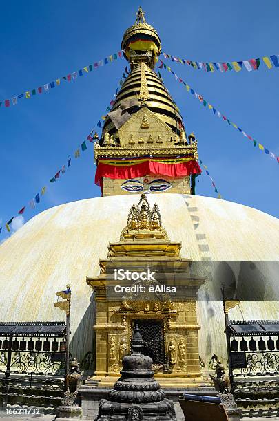 Swayambhunath Por Estupa Foto de stock y más banco de imágenes de Aire libre - Aire libre, Antiguo, Arquitectura