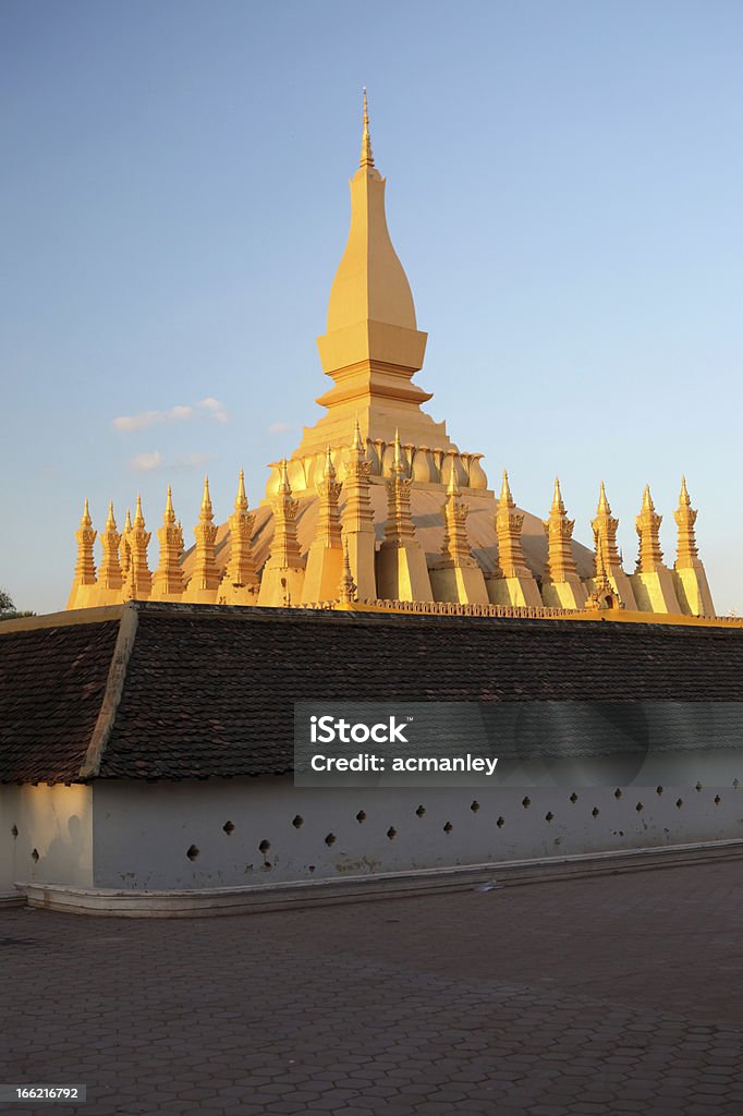 Golden Stupa, Pha That Luang, in der laotischen Hauptstadt Vientiane. - Lizenzfrei Abenddämmerung Stock-Foto